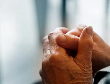 Καταγγελία ηλικιωμένης για κατάσχεση του σπιτιού για οφειλές 4.798 ευρώ